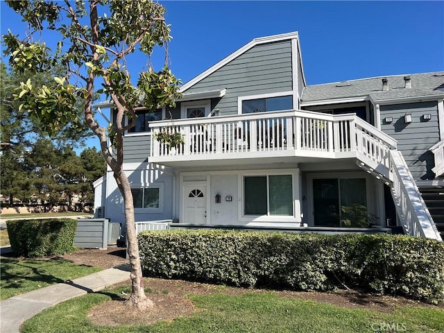 view of front of house with a balcony