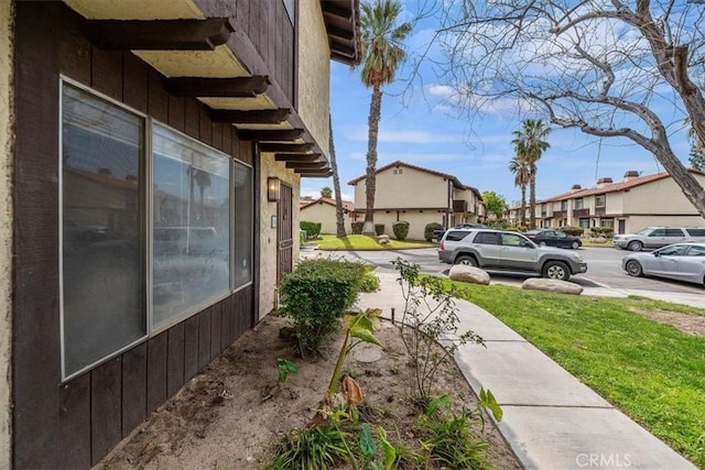 view of yard with a residential view