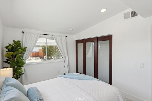 845 W Gateway Dr, Palm Springs, CA 92262 - bedroom featuring vaulted ceiling, baseboards, and recessed lighting