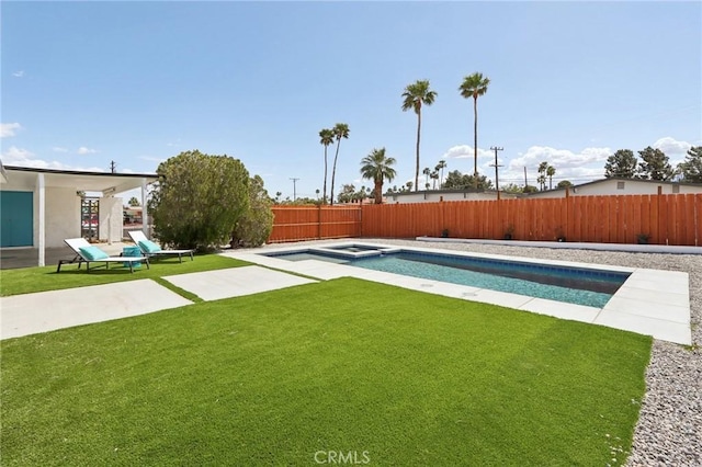 845 W Gateway Dr, Palm Springs, CA 92262 - view of yard with a pool with connected hot tub and a patio area