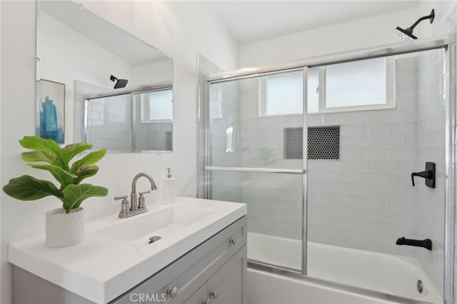 845 W Gateway Dr, Palm Springs, CA 92262 - full bath featuring enclosed tub / shower combo and vanity