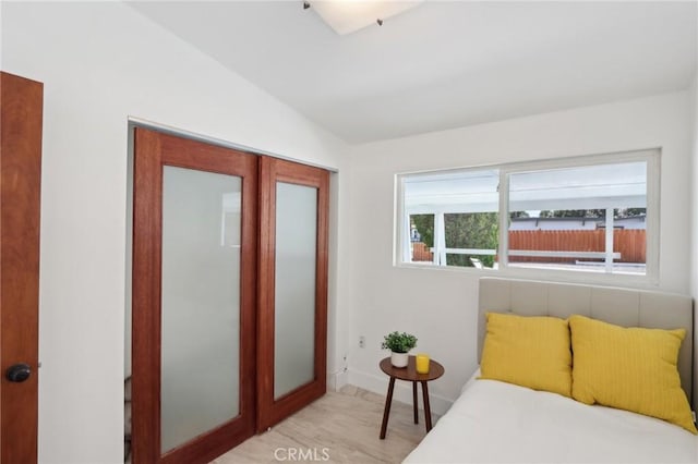 845 W Gateway Dr, Palm Springs, CA 92262 - bedroom featuring baseboards and a closet