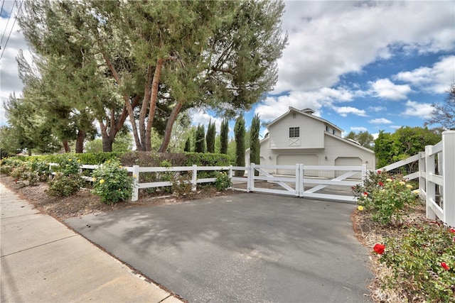 41548 Hutchison Ct, Murrieta, CA 92562 - gate featuring fence