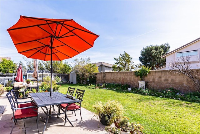 2773 W Summerset Dr, Rialto, CA 92377 - view of patio / terrace featuring outdoor dining area