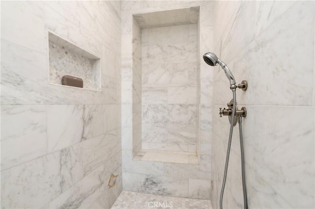 full bathroom featuring tiled shower