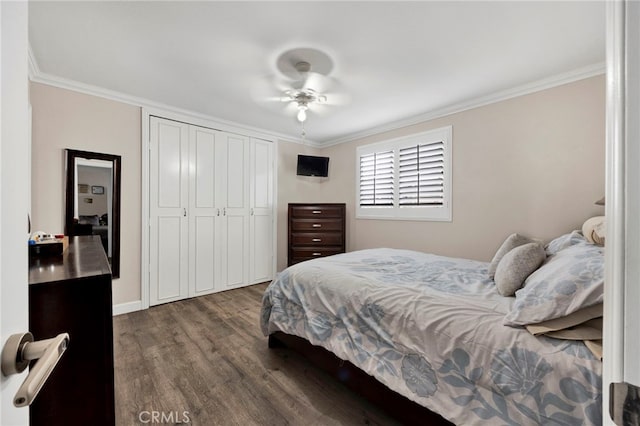bedroom featuring ornamental molding, dark wood-style flooring, and a closet