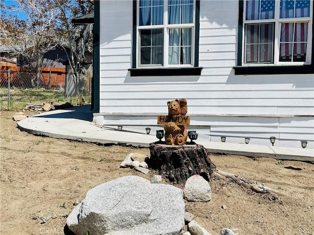 4225 Poplar Trl, Frazier Park, CA 93225 - details featuring fence