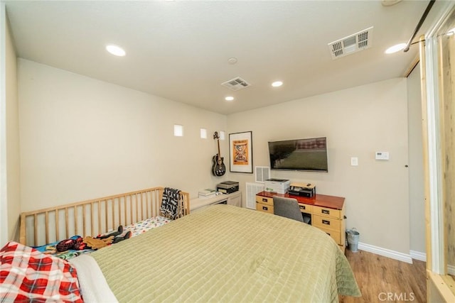 bedroom featuring visible vents, baseboards, recessed lighting, and light wood-style floors
