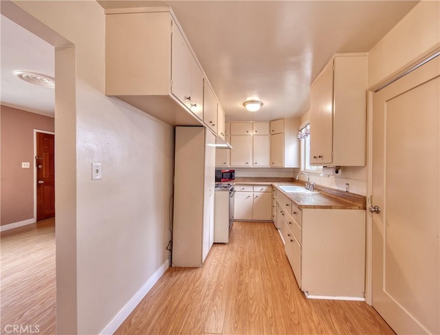 3611 4th Ave, La Crescenta, CA 91214 - kitchen featuring a sink, light wood-type flooring, appliances with stainless steel finishes, light countertops, and baseboards