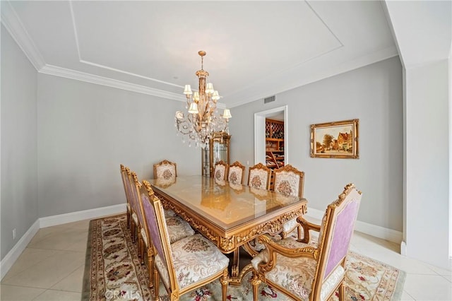 dining area with visible vents, crown molding, a notable chandelier, and light tile patterned floors