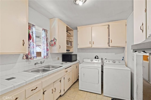 300 Palisade St, Pasadena, CA 91103 - washroom with independent washer and dryer