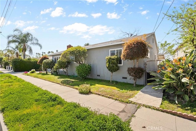 300 Palisade St, Pasadena, CA 91103 - view of front facade featuring crawl space, a front yard, and stucco siding
