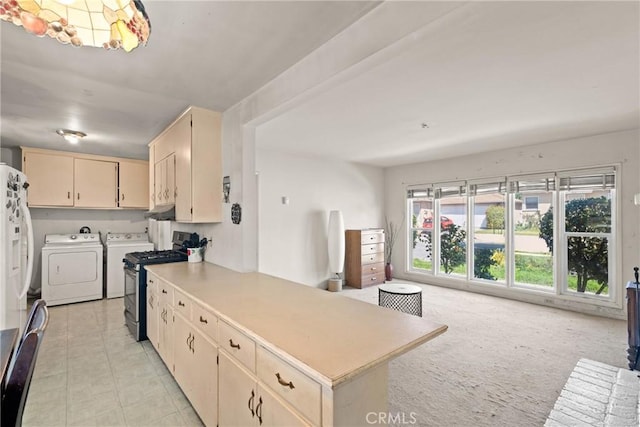 300 Palisade St, Pasadena, CA 91103 - kitchen featuring washing machine and dryer, stainless steel gas range, a peninsula, under cabinet range hood, and light countertops