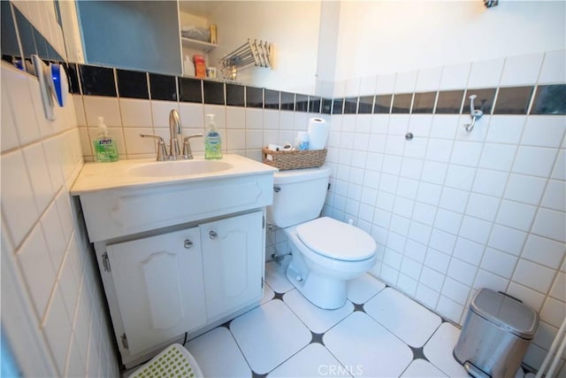 1628 Santa Rosa Ave, Glendale, CA 91208 - bathroom with toilet, vanity, and tile walls