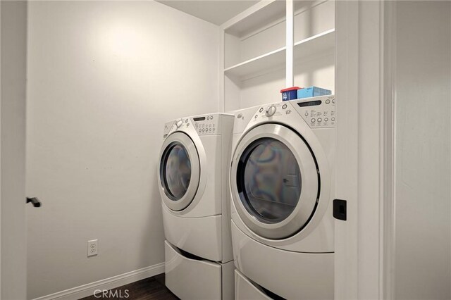 1207 Grass Valley Rd, Lake Arrowhead, CA 92352 - laundry area with washing machine and dryer, baseboards, and dark wood finished floors