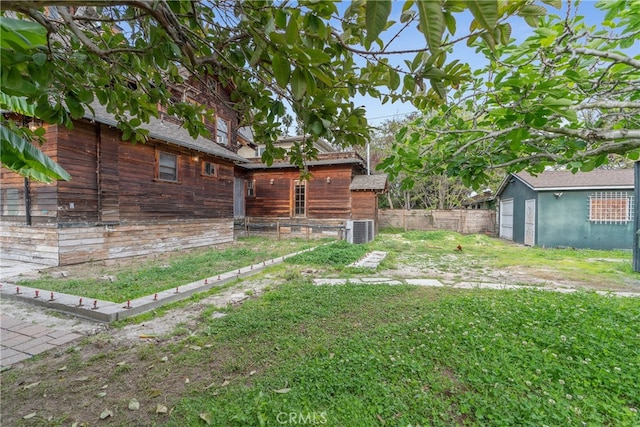 2280 W 24th St, Los Angeles, CA 90018 - view of yard with fence and central AC