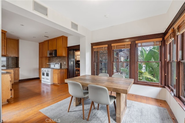 2280 W 24th St, Los Angeles, CA 90018 - dining area with visible vents and light wood-type flooring