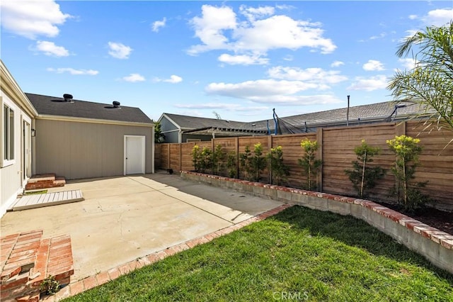 view of yard featuring a fenced backyard and a patio area
