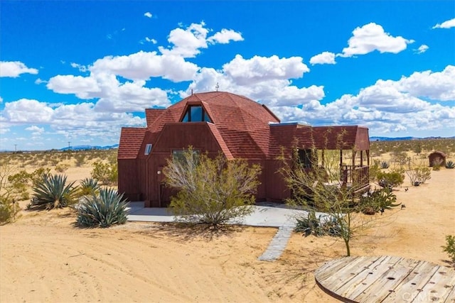 951 N Kuna Ave, Landers, CA 92285 - view of front facade with a shingled roof