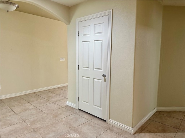 27813 Hummingbird Ln, Helendale, CA 92342 - interior space featuring light tile patterned flooring and baseboards