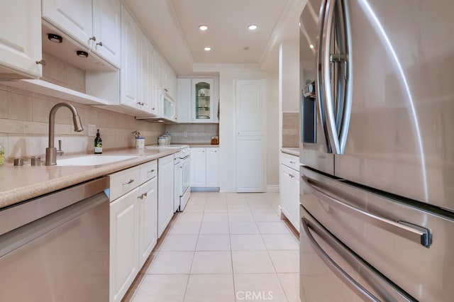3200 La Rotonda Dr Unit 316, Rancho Palos Verdes, CA 90275 - kitchen with light countertops, a sink, backsplash, and stainless steel appliances