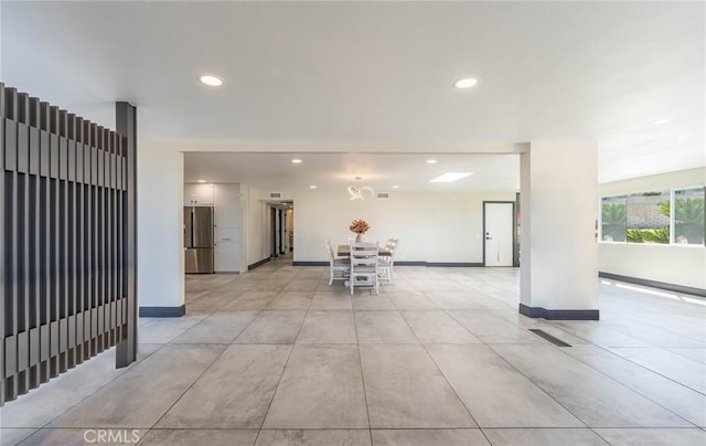 10220 Balmoral Ct, Riverside, CA 92503 - lobby featuring visible vents