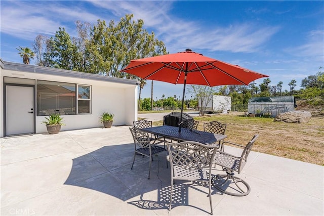 10220 Balmoral Ct, Riverside, CA 92503 - view of patio with outdoor dining area