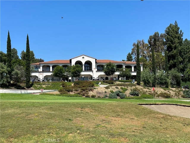 view of front of house with a front lawn