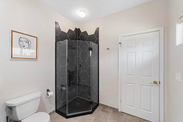 20191 Deerben Rd, Ramona, CA 92065 - full bathroom featuring a shower stall, toilet, tile patterned floors, and baseboards