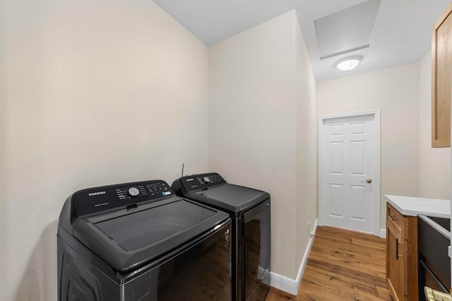 20191 Deerben Rd, Ramona, CA 92065 - washroom with washing machine and clothes dryer, wood finished floors, and baseboards