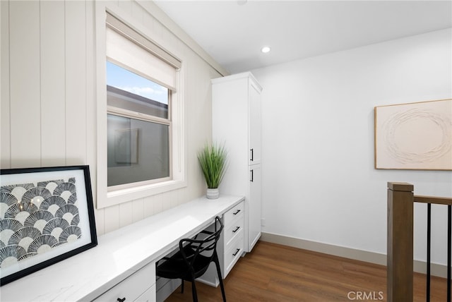 home office featuring recessed lighting, built in study area, baseboards, and dark wood finished floors
