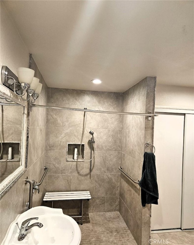15433 Idaho Ln, Apple Valley, CA 92307 - full bath with a sink and a tile shower