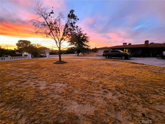 15433 Idaho Ln, Apple Valley, CA 92307 - yard at dusk with fence