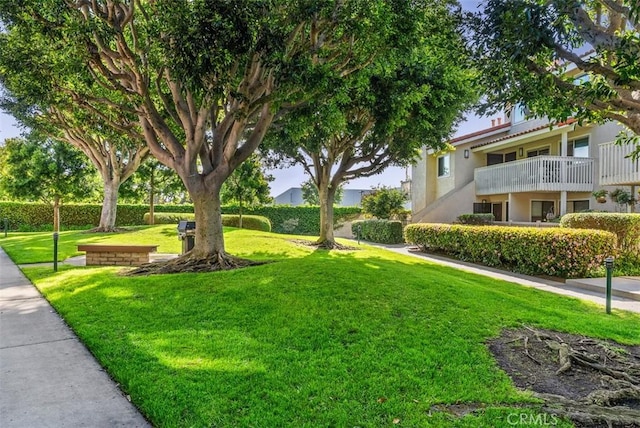 19132 Shoreline Ln Unit 6, Huntington Beach, CA 92648 - view of property's community with a lawn