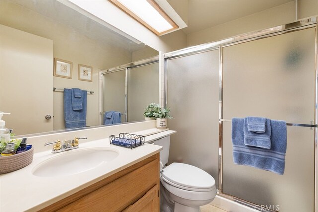 41497 Princeville Ln, Palm Desert, CA 92211 - bathroom with toilet, vanity, and a shower with shower door