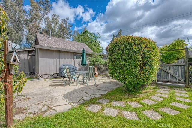 8029 Fruitland Ave, Winton, CA 95388 - exterior space featuring a patio area and fence
