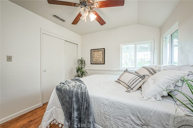 8029 Fruitland Ave, Winton, CA 95388 - bedroom featuring a closet, vaulted ceiling, visible vents, wood finished floors, and baseboards