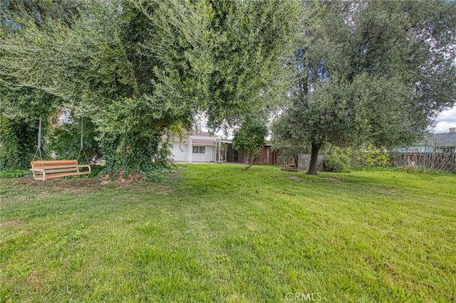8029 Fruitland Ave, Winton, CA 95388 - view of yard with fence