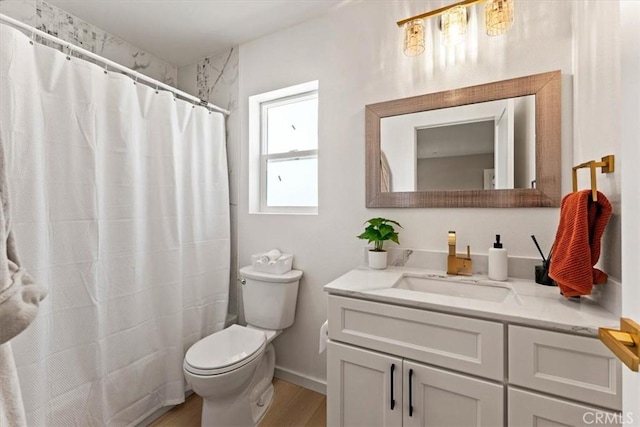 full bath with a shower with shower curtain, baseboards, toilet, wood finished floors, and vanity