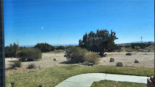 view of yard with a mountain view