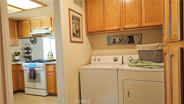laundry area with visible vents, washing machine and dryer, light tile patterned flooring, and laundry area
