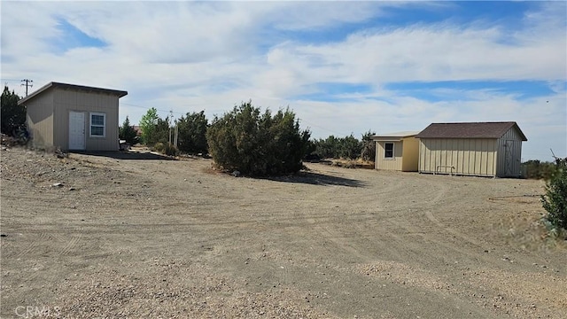view of yard with an outdoor structure and a storage unit