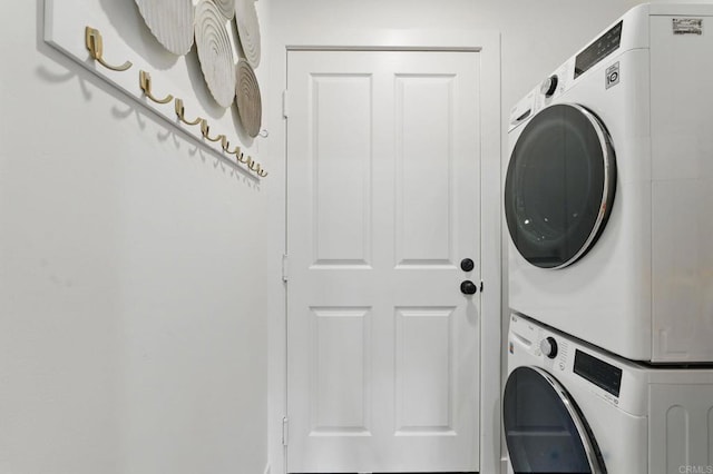1562 Camino Del Mar Unit 639, Del Mar, CA 92014 - laundry room featuring stacked washing machine and dryer