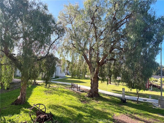 11102 Avolencia Pl, Garden Grove, CA 92840 - view of community with a yard