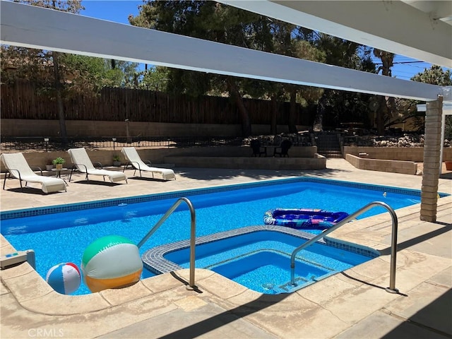 56707 Desert Gold Dr, Yucca Valley, CA 92284 - view of swimming pool with a patio area and a pool with connected hot tub