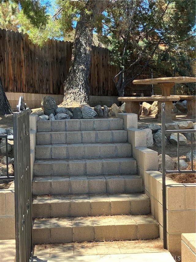 56707 Desert Gold Dr, Yucca Valley, CA 92284 - view of stairs