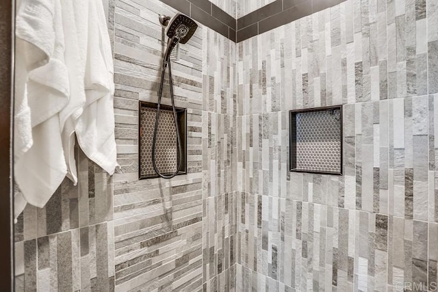 2255 Via Dulcea, Fallbrook, CA 92028 - full bathroom featuring tiled shower