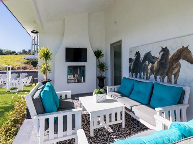 2255 Via Dulcea, Fallbrook, CA 92028 - view of patio featuring outdoor lounge area