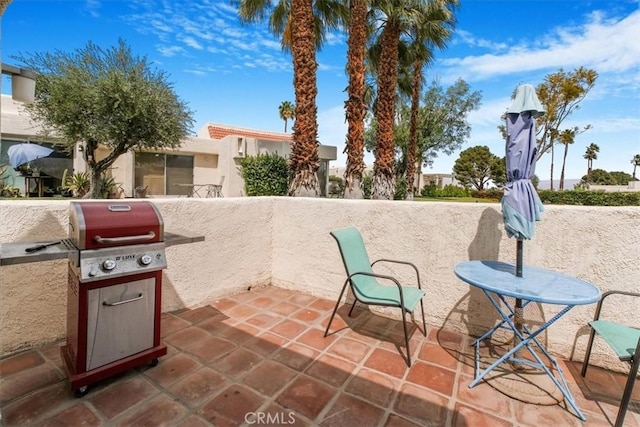 1692 Fairway Cir, Palm Springs, CA 92264 - view of patio featuring area for grilling