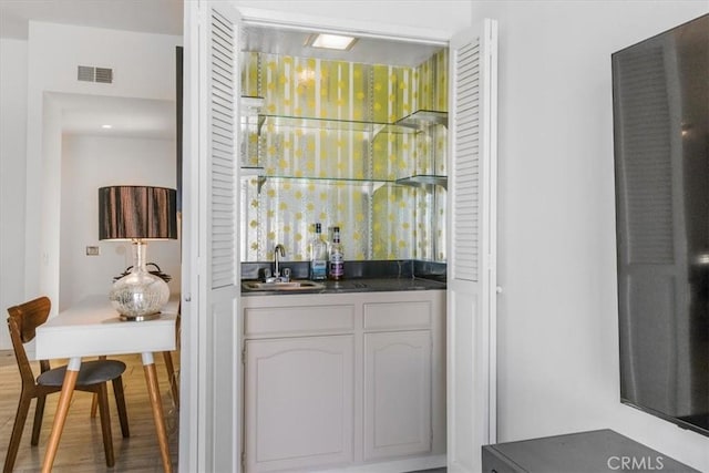 1692 Fairway Cir, Palm Springs, CA 92264 - bar with wood finished floors, visible vents, indoor wet bar, and a sink